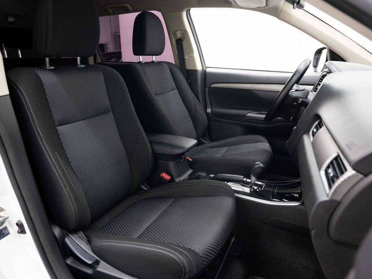 Mitsubishi Outlander с пробегом — 2017 год. Фото: #11