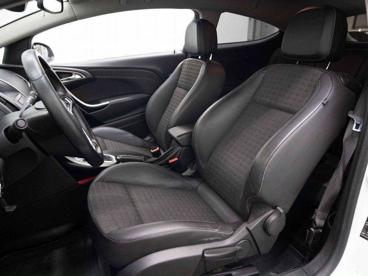 Opel Astra с пробегом — 2012 год. Фото: #7