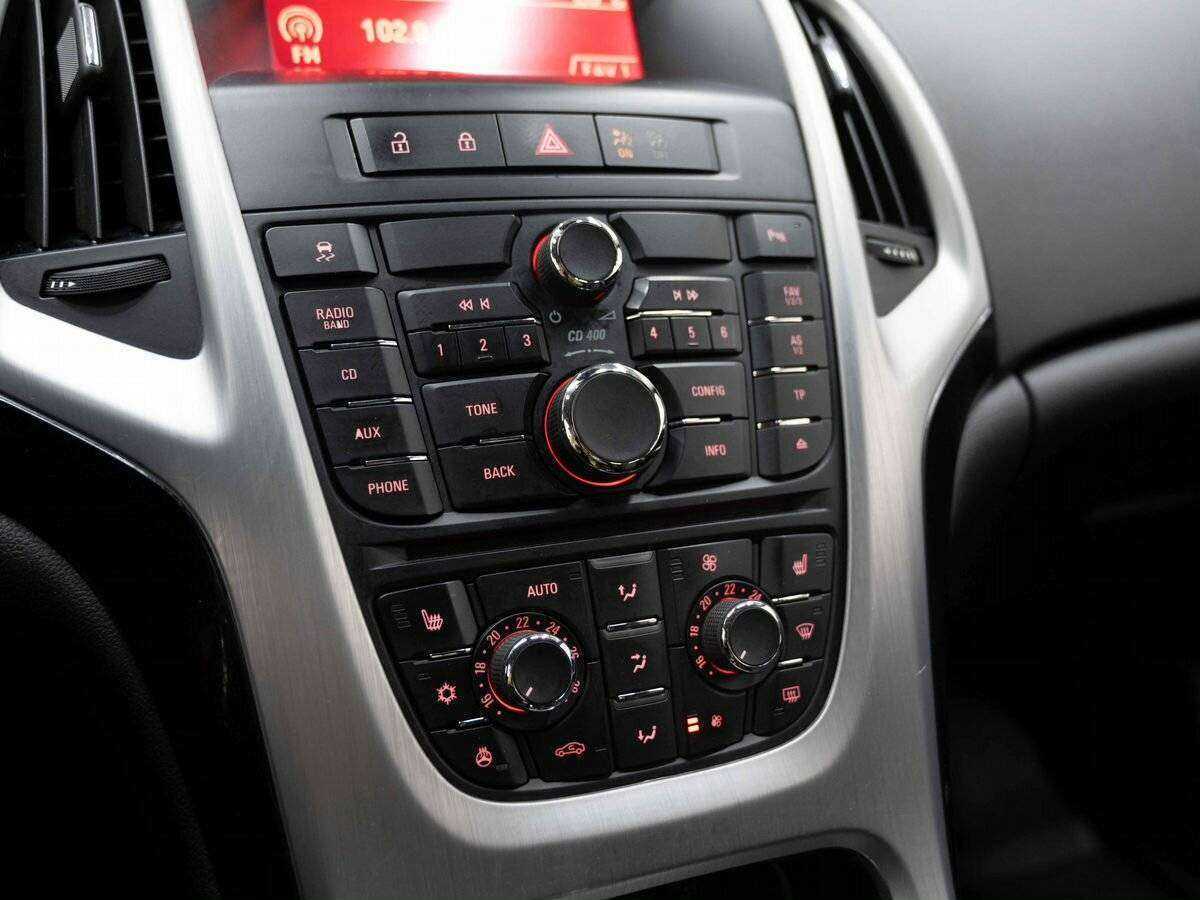 Opel Astra с пробегом — 2012 год. Фото: #17