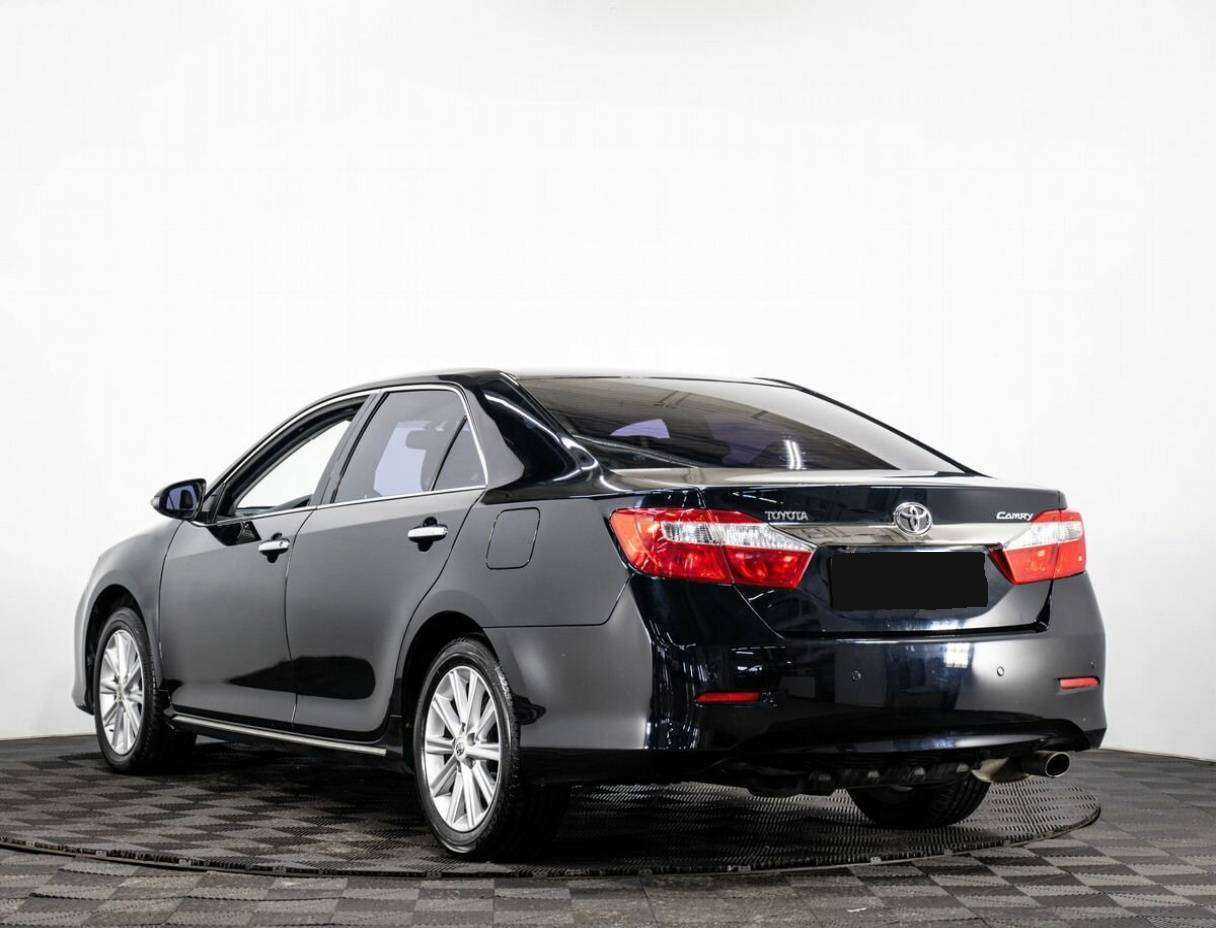 Toyota Camry с пробегом — 2014 год. Фото: #3