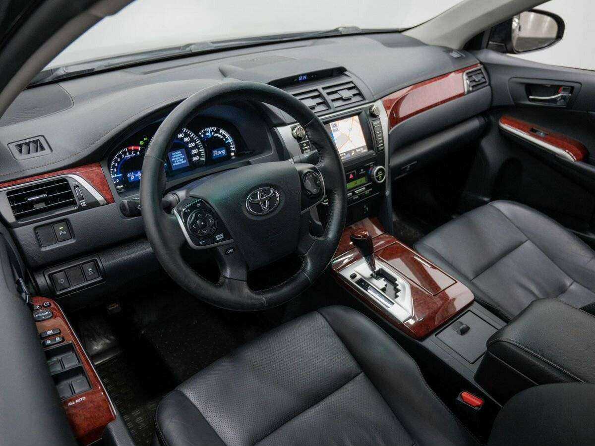 Toyota Camry с пробегом — 2014 год. Фото: #13