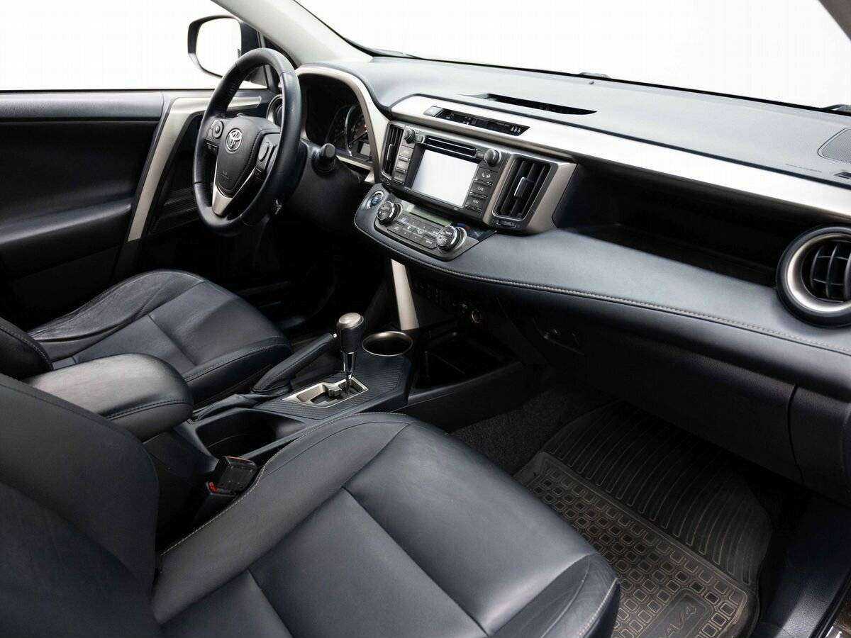Toyota RAV4 с пробегом — 2014 год. Фото: #10