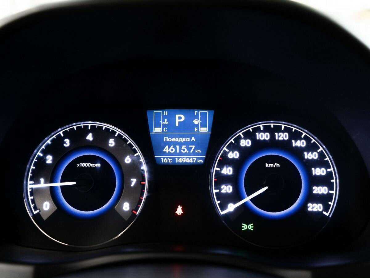 Hyundai Solaris с пробегом — 2015 год. Фото: #11