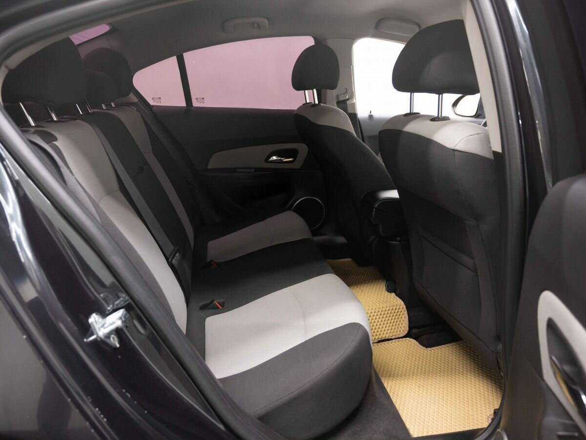 Chevrolet Cruze с пробегом — 2012 год. Фото: #9