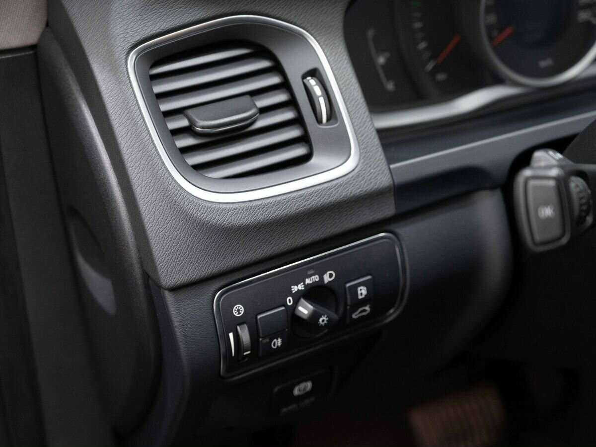 Volvo S60 с пробегом — 2013 год. Фото: #23