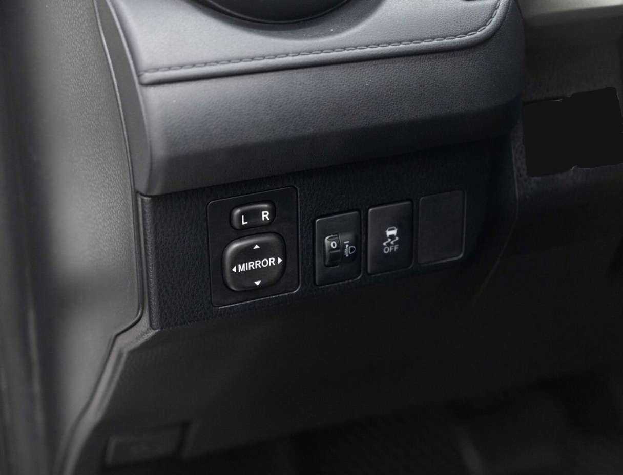 Toyota RAV4 с пробегом — 2013 год. Фото: #19