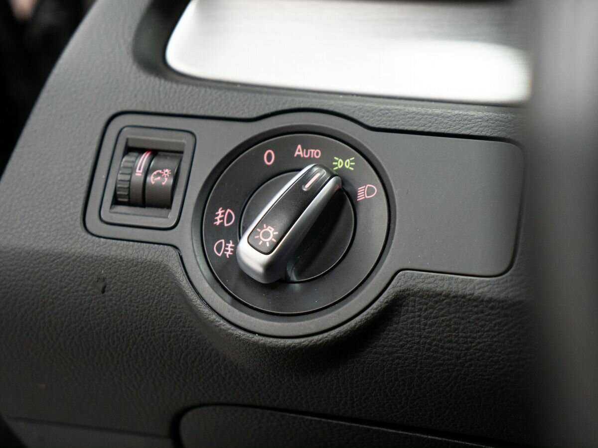 Volkswagen Passat с пробегом — 2013 год. Фото: #18