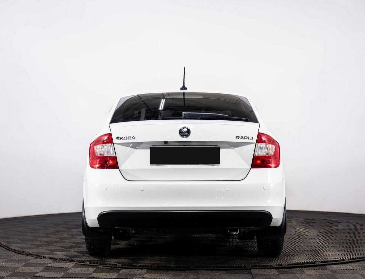Skoda Rapid с пробегом — 2017 год. Фото: #4
