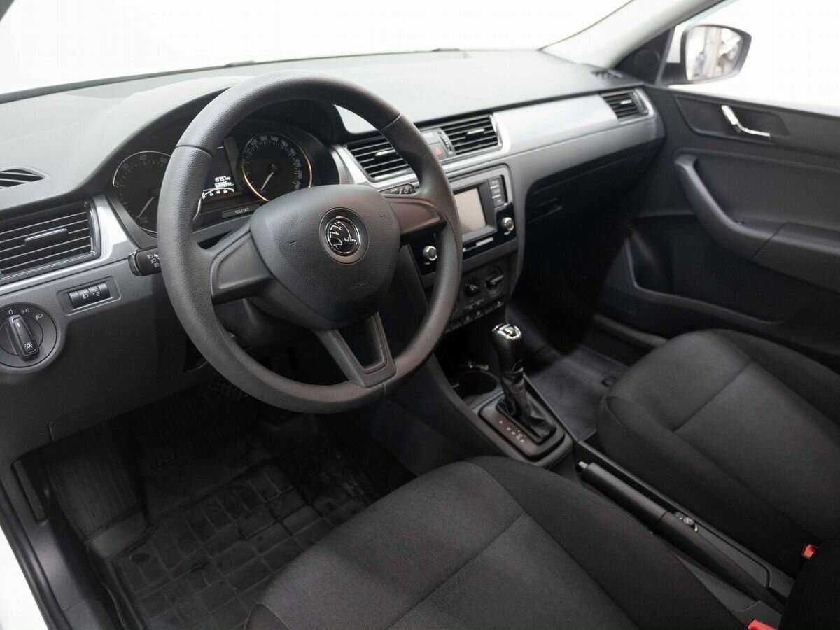 Skoda Rapid с пробегом — 2017 год. Фото: #6