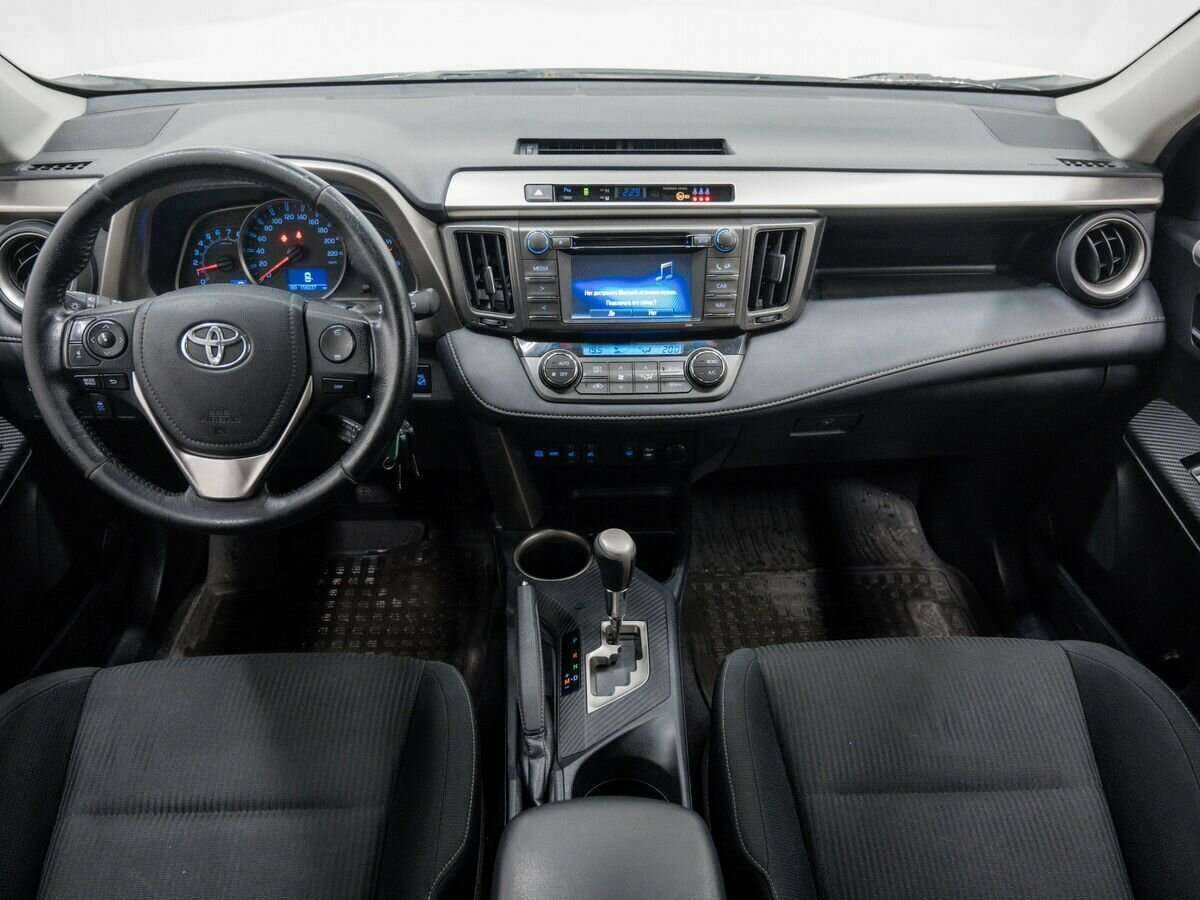 Toyota RAV4 с пробегом — 2014 год. Фото: #9