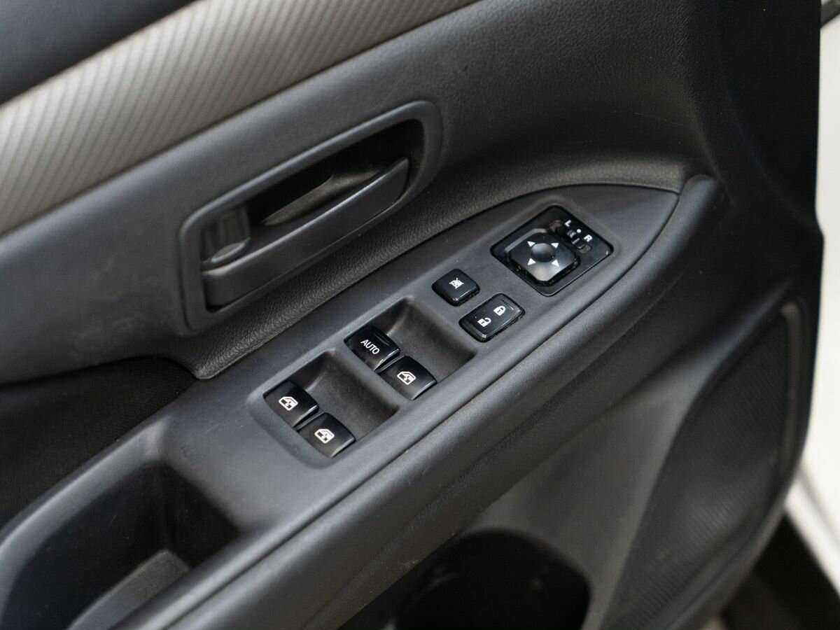 Mitsubishi Outlander с пробегом — 2015 год. Фото: #15