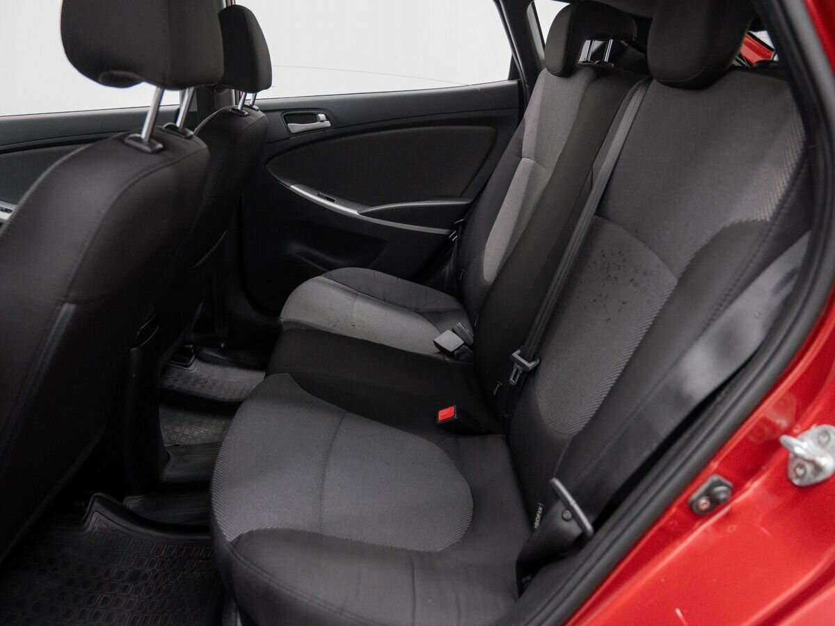 Hyundai Solaris с пробегом — 2012 год. Фото: #10