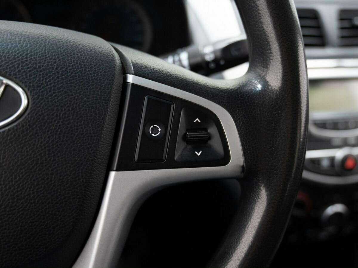 Hyundai Solaris с пробегом — 2012 год. Фото: #16