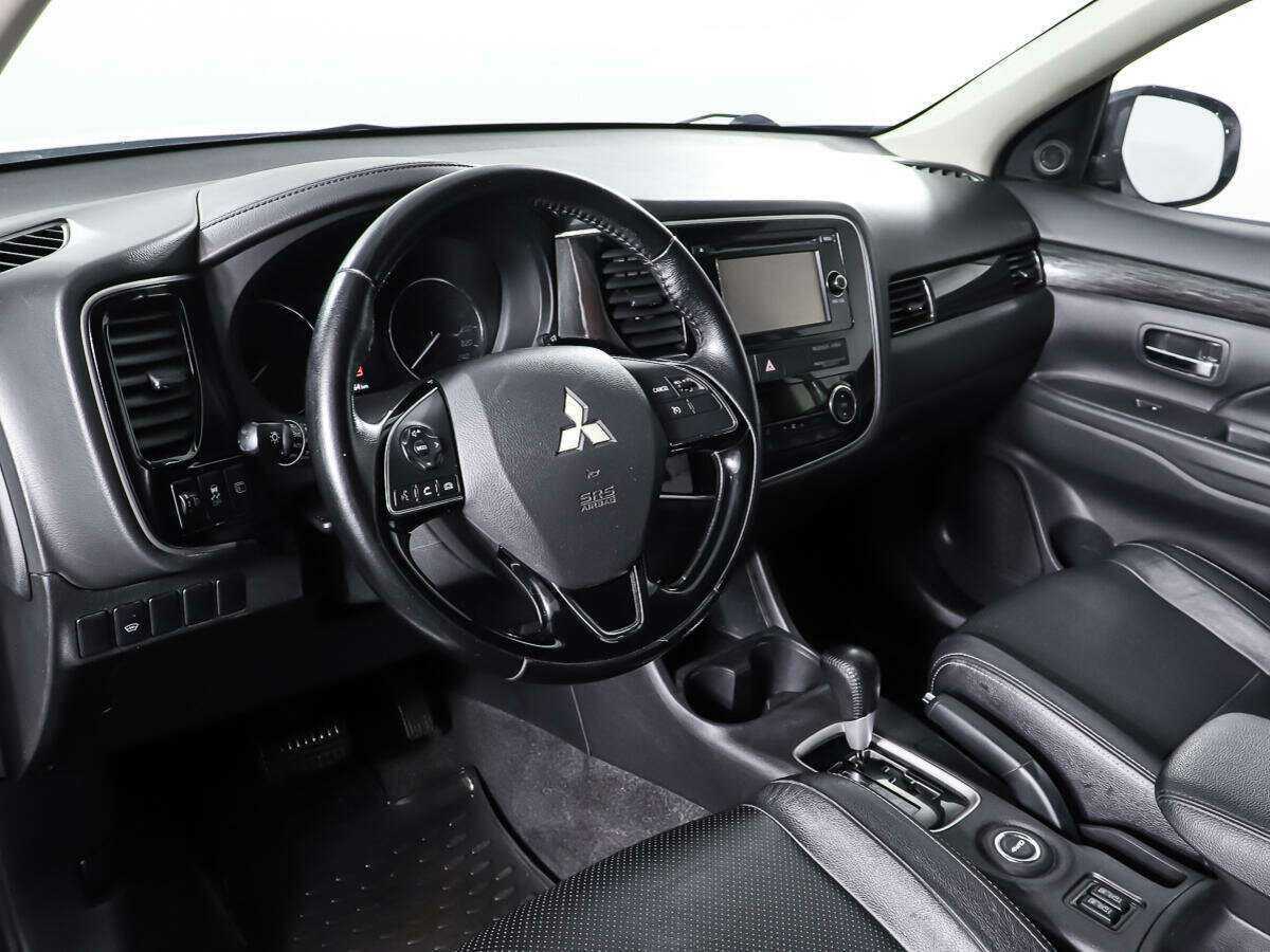 Mitsubishi Outlander с пробегом — 2016 год. Фото: #11