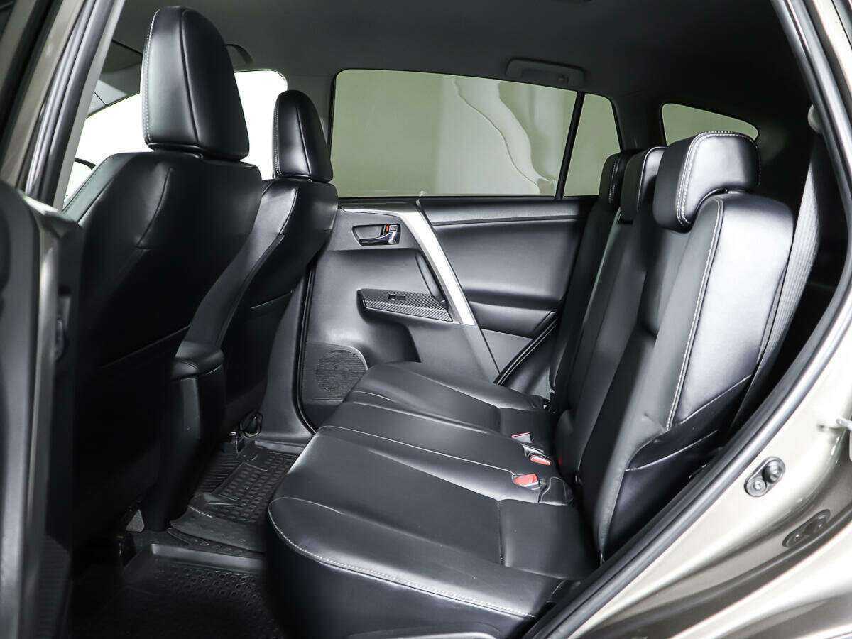 Toyota RAV4 с пробегом — 2013 год. Фото: #9