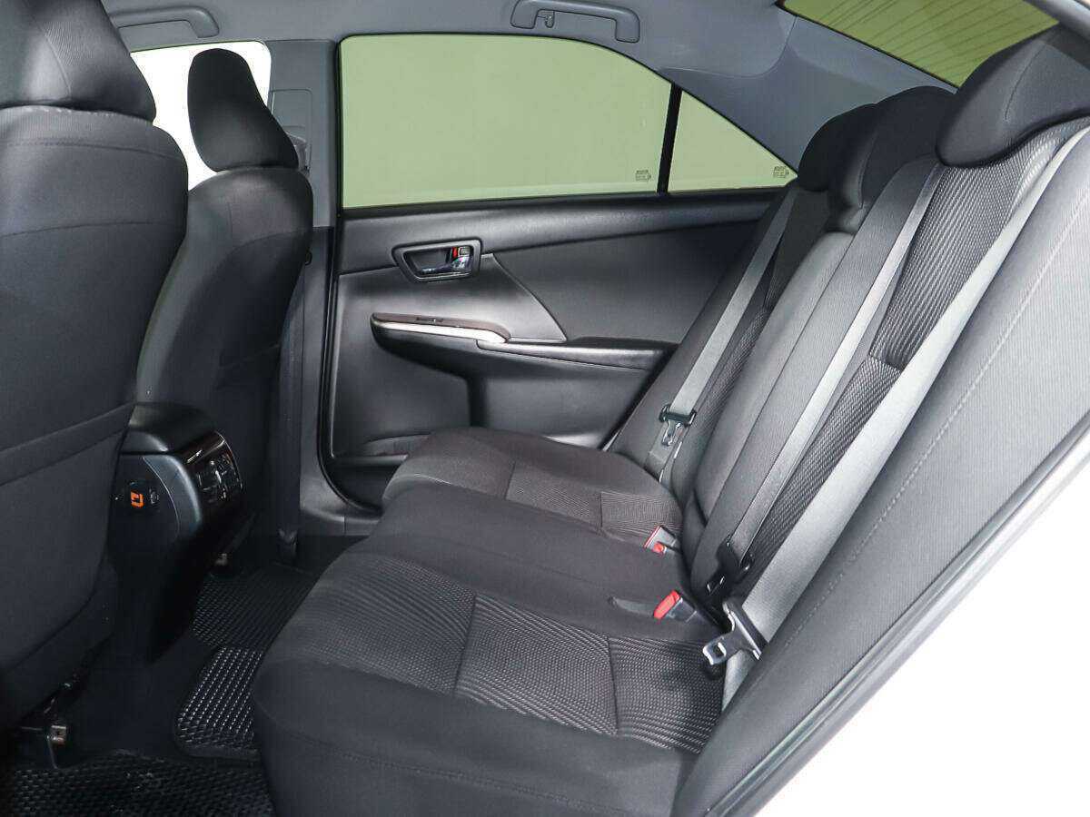Toyota Camry с пробегом — 2014 год. Фото: #9
