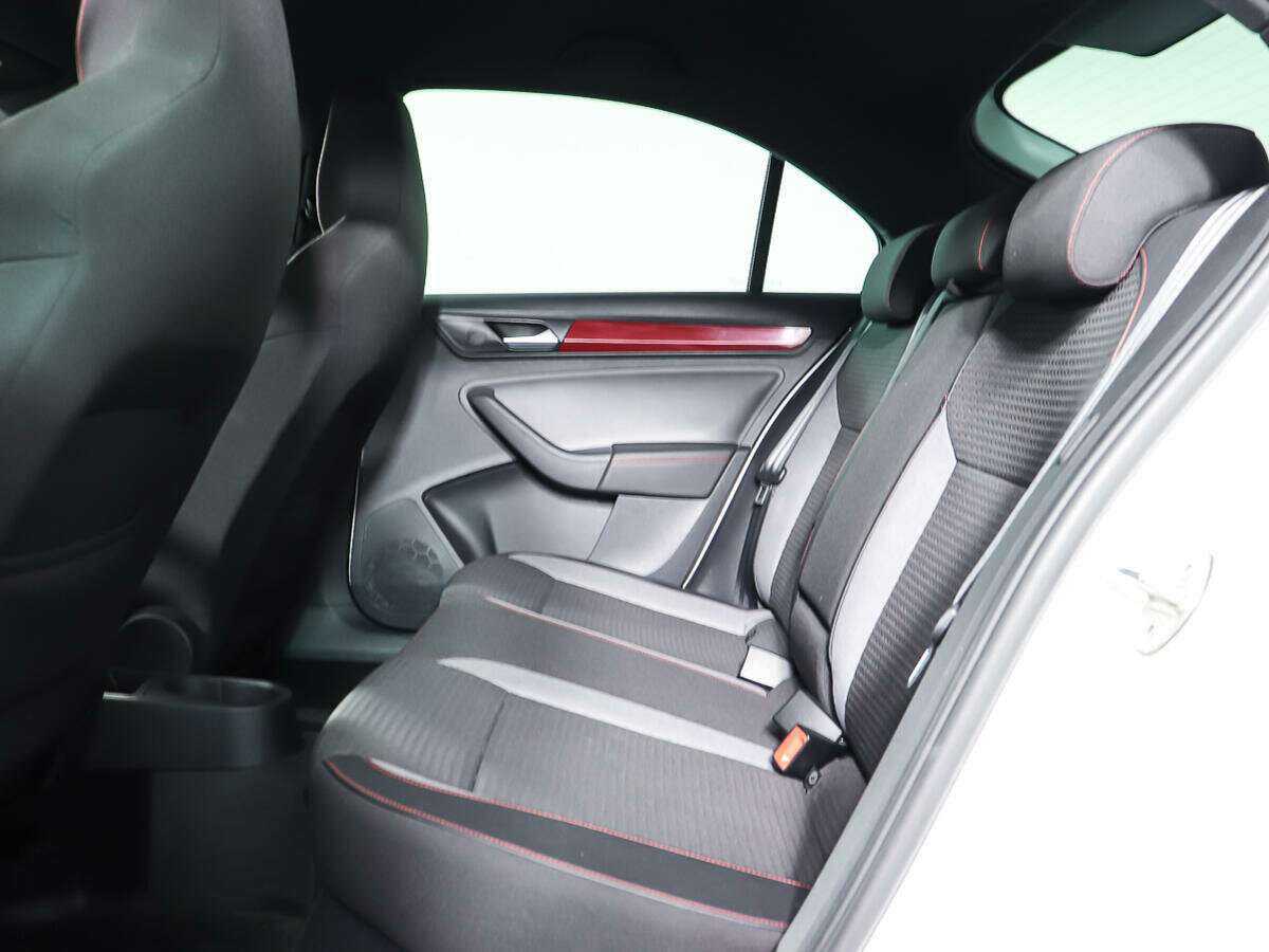 Volkswagen Polo с пробегом — 2021 год. Фото: #9