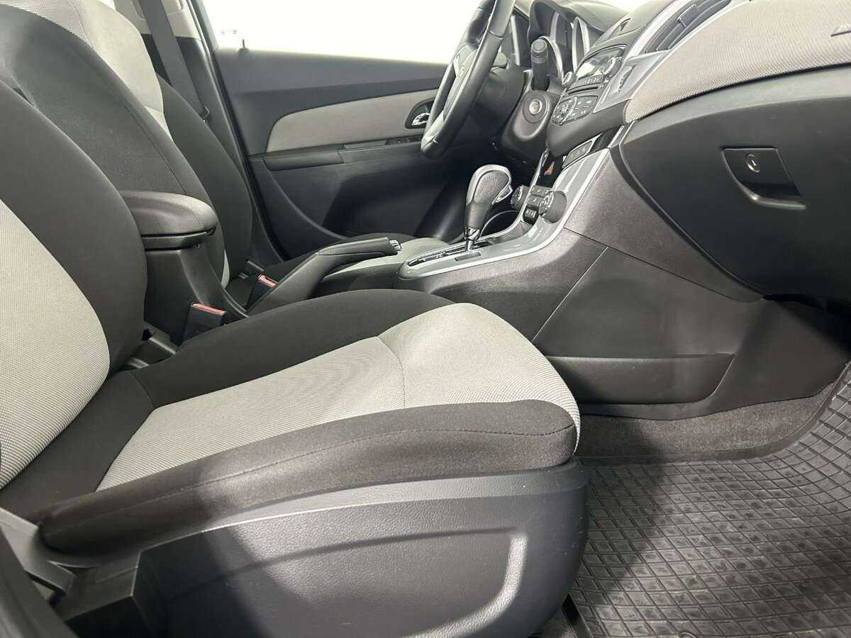 Chevrolet Cruze с пробегом — 2013 год. Фото: #13