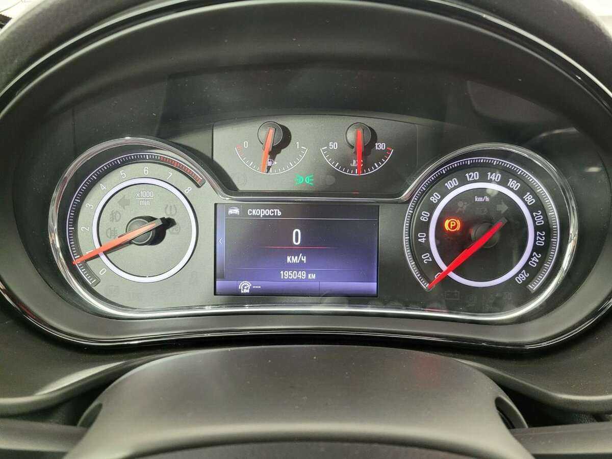 Opel Insignia с пробегом — 2013 год. Фото: #10