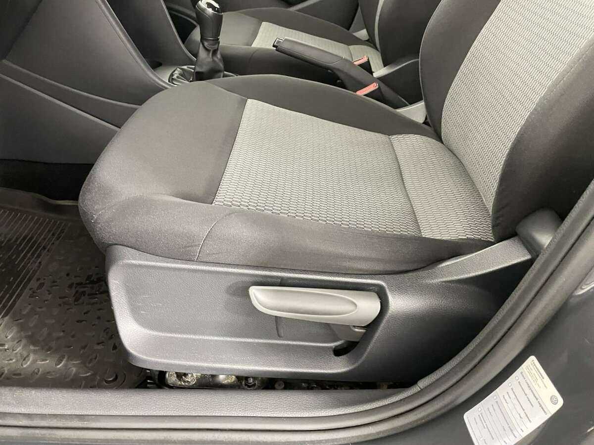 Volkswagen Polo с пробегом — 2013 год. Фото: #9