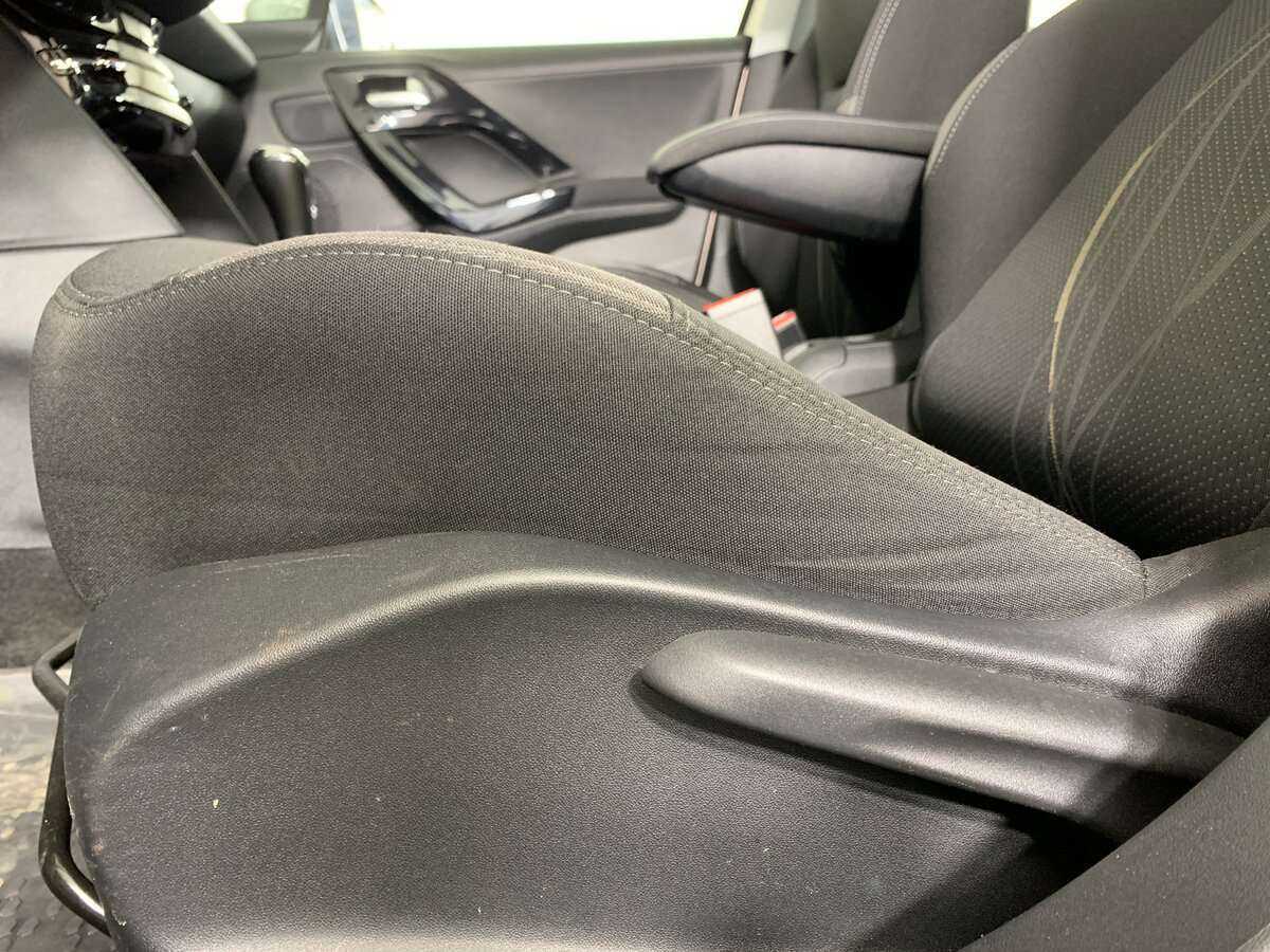 Peugeot 208 с пробегом — 2013 год. Фото: #13