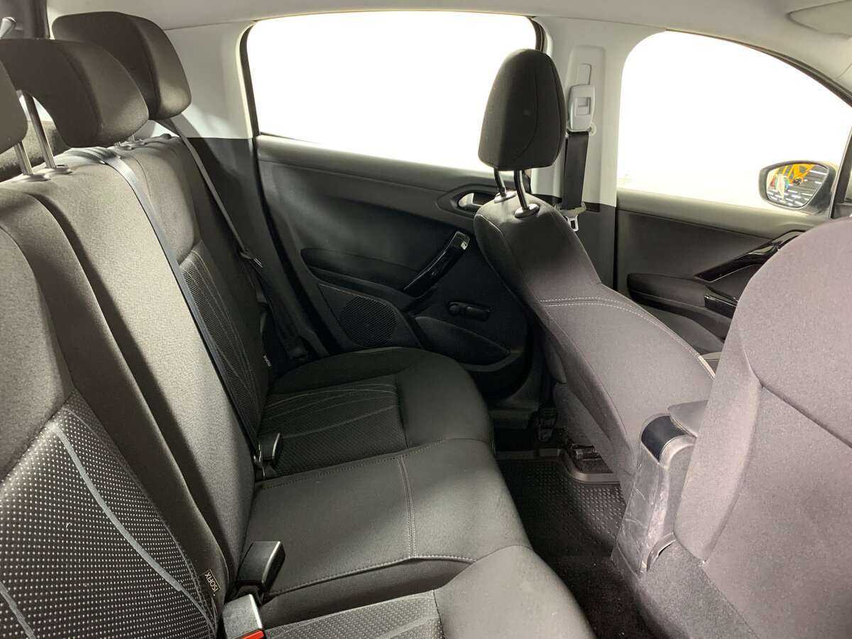 Peugeot 208 с пробегом — 2013 год. Фото: #14