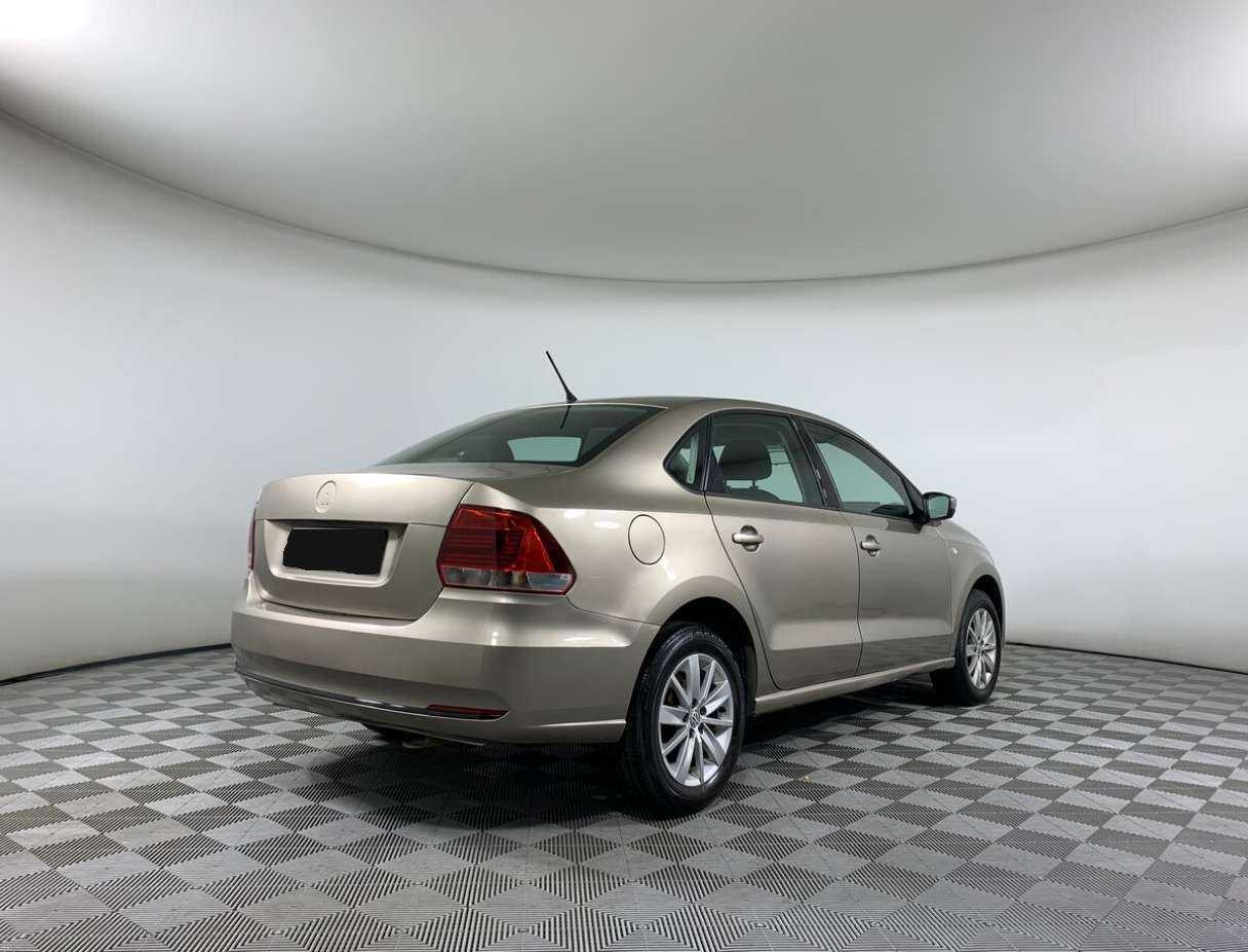 Volkswagen Polo с пробегом — 2015 год. Фото: #4