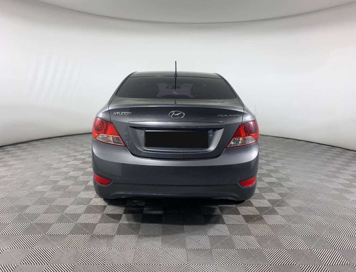 Hyundai Solaris с пробегом — 2012 год. Фото: #5