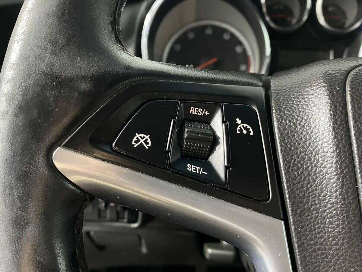 Opel Astra с пробегом — 2012 год. Фото: #11