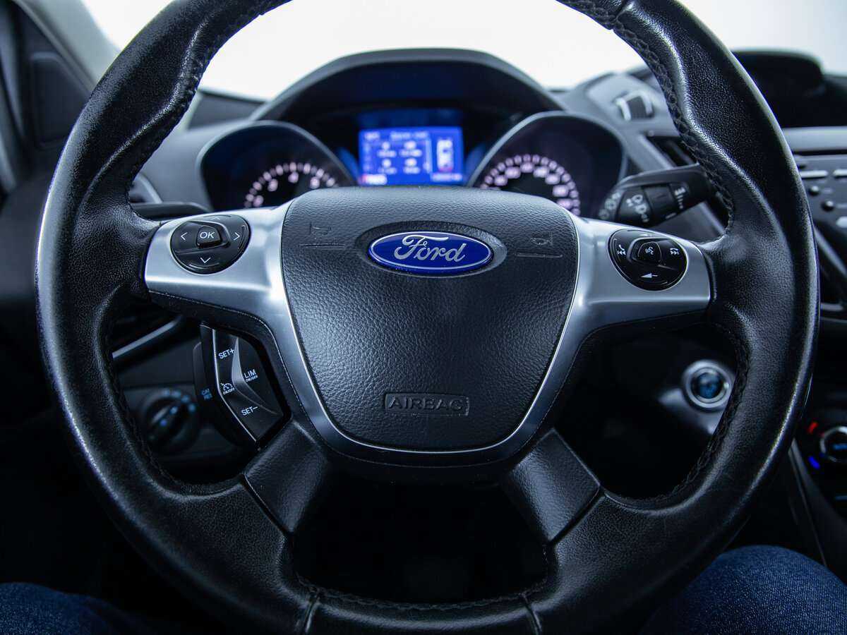 Ford Kuga с пробегом — 2015 год. Фото: #15