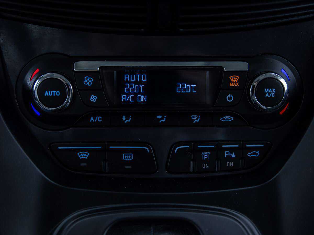 Ford Kuga с пробегом — 2015 год. Фото: #19