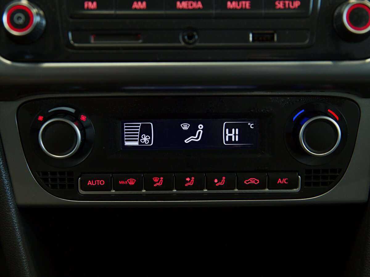 Volkswagen Polo с пробегом — 2016 год. Фото: #6