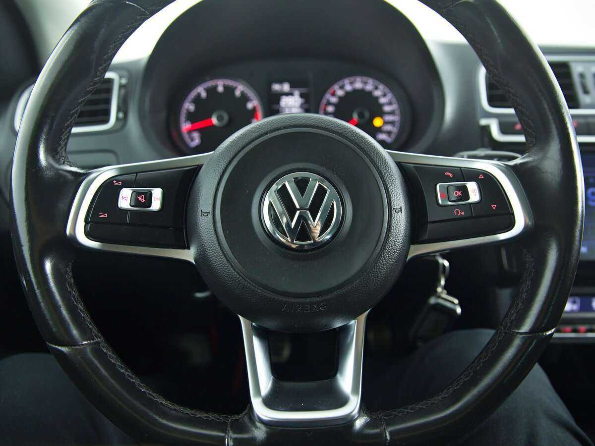 Volkswagen Polo с пробегом — 2018 год. Фото: #8