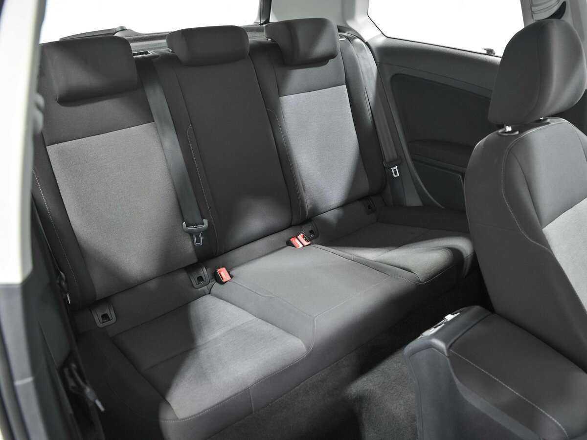 Volkswagen Golf с пробегом — 2013 год. Фото: #13