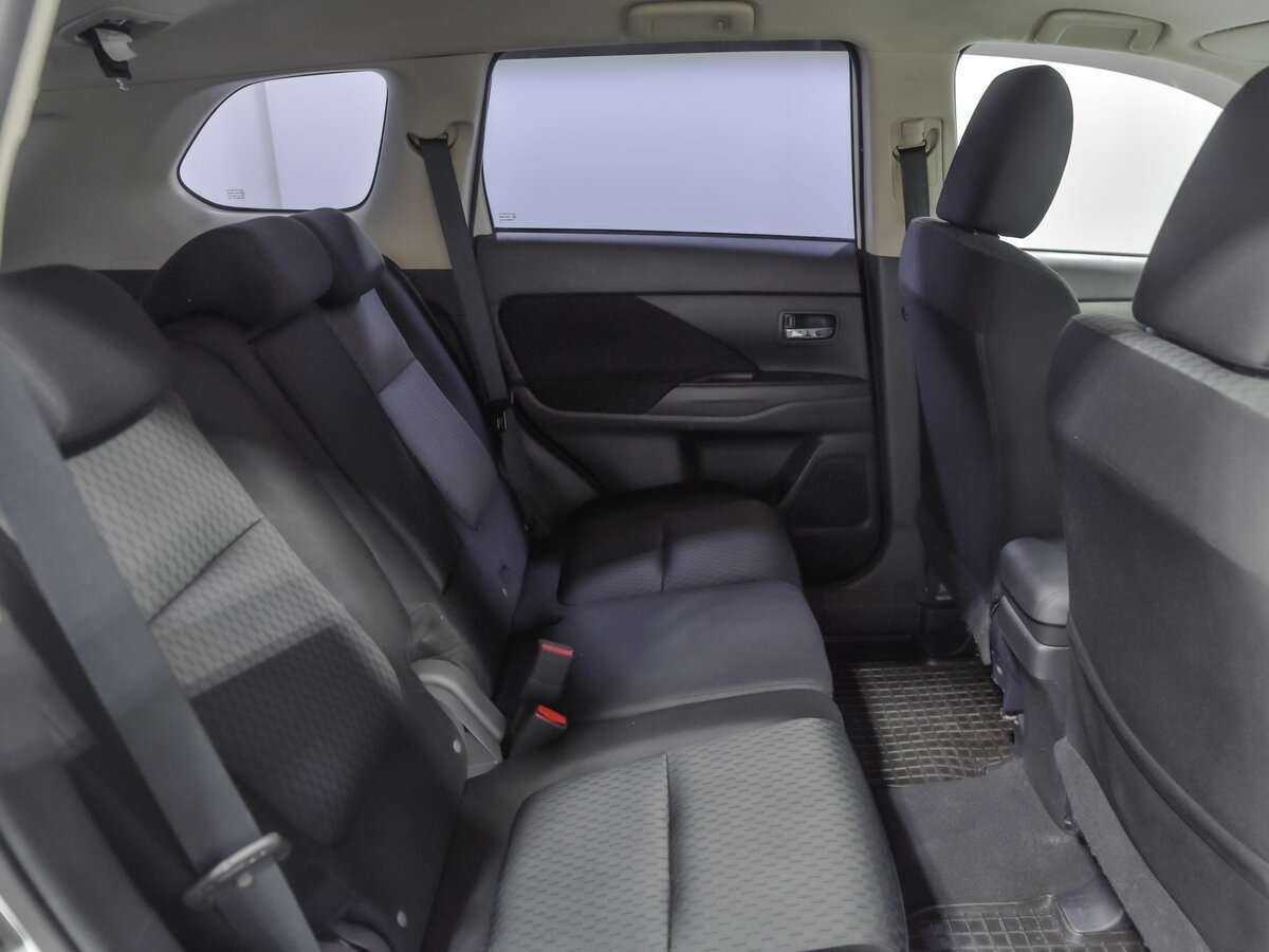 Mitsubishi Outlander с пробегом — 2013 год. Фото: #12