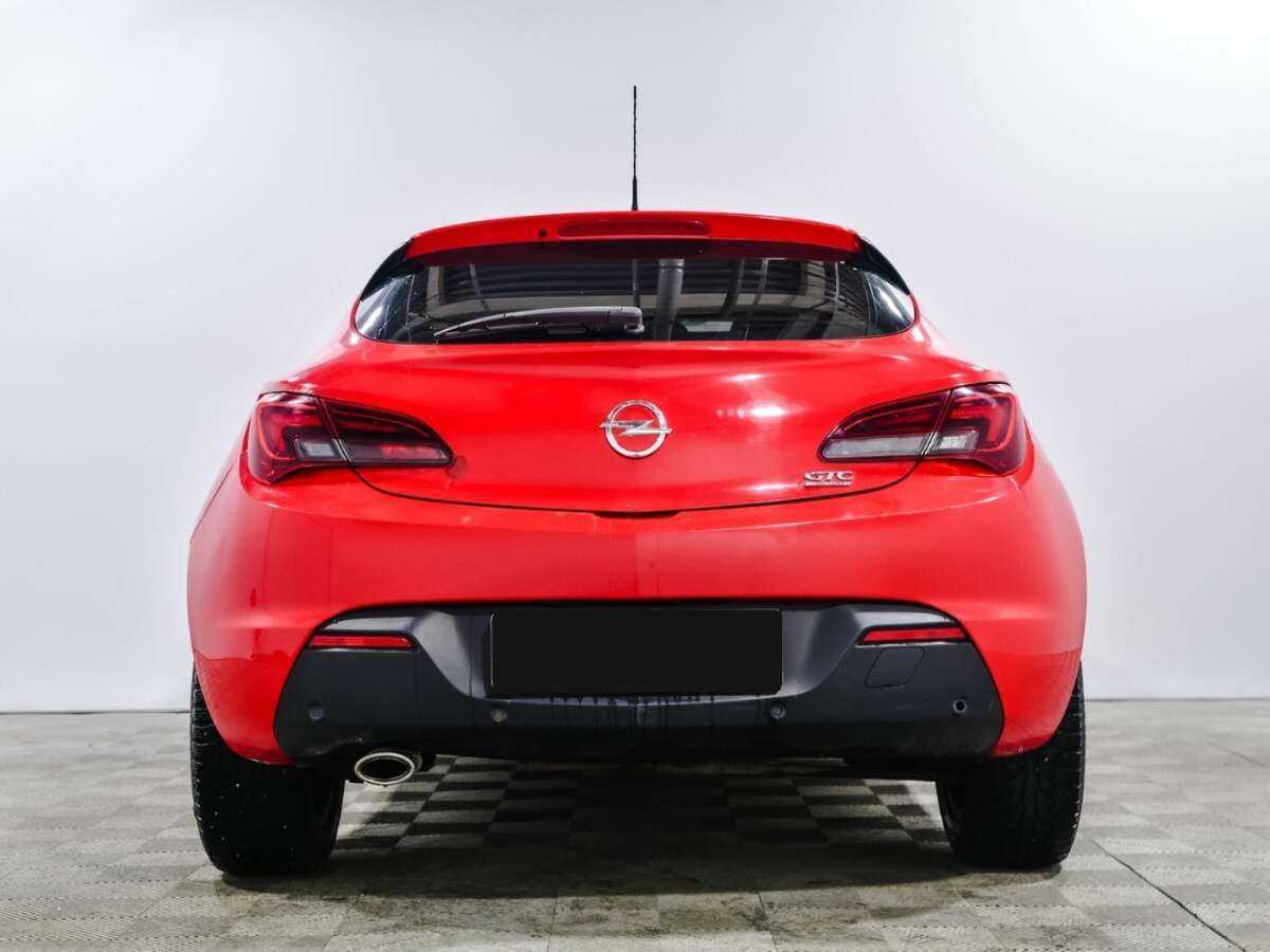 Opel Astra с пробегом — 2013 год. Фото: #2