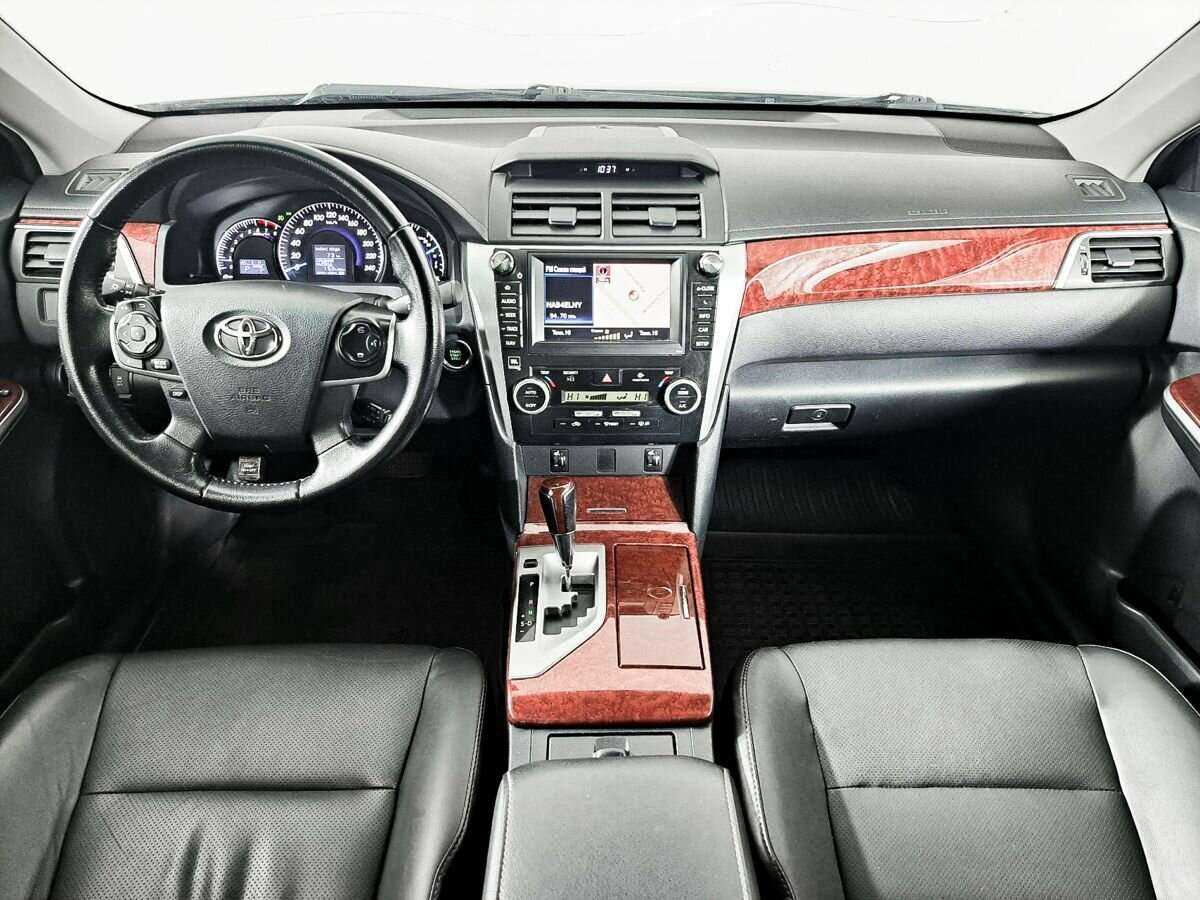 Toyota Camry с пробегом — 2014 год. Фото: #9