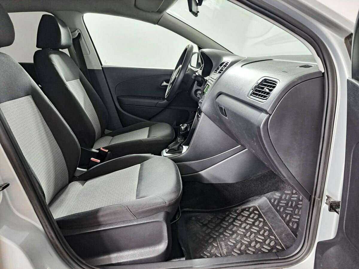 Volkswagen Polo с пробегом — 2012 год. Фото: #8