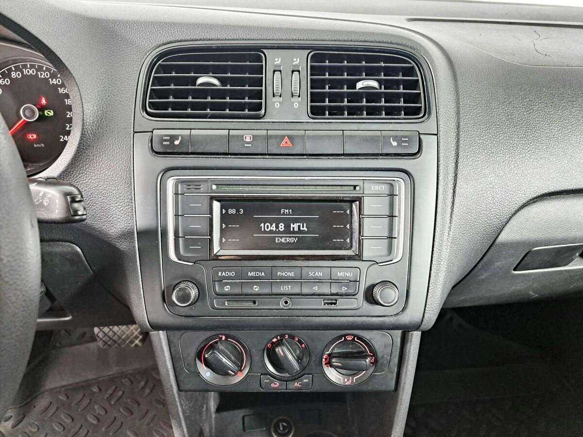 Volkswagen Polo с пробегом — 2012 год. Фото: #12