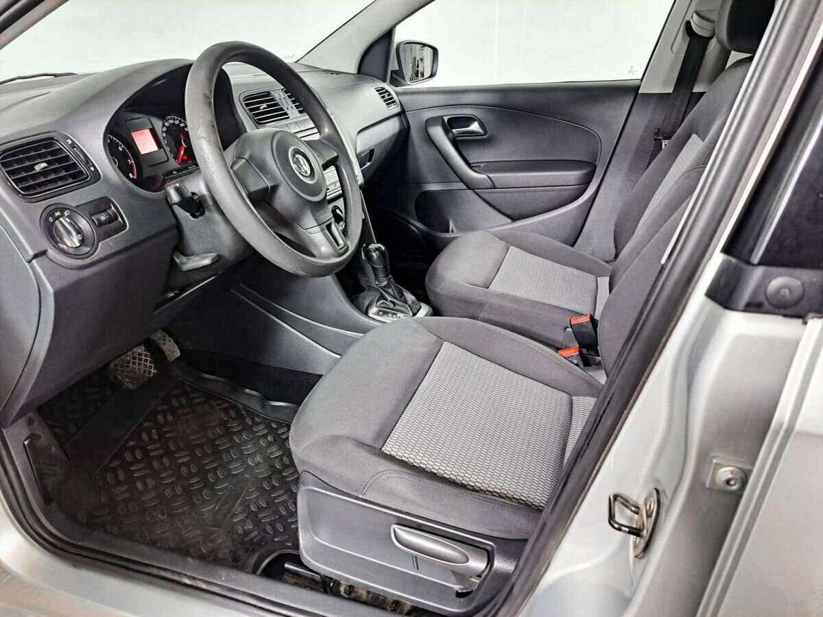 Volkswagen Polo с пробегом — 2012 год. Фото: #13