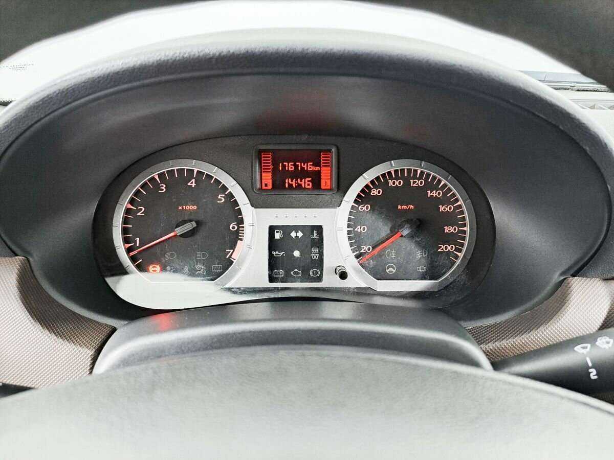 Lada (ВАЗ) Largus с пробегом — 2013 год. Фото: #8