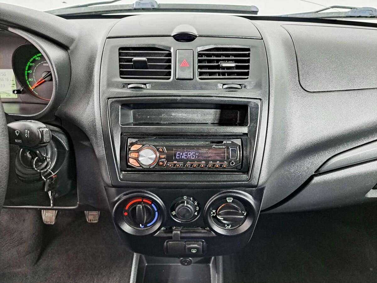 Lada (ВАЗ) Kalina с пробегом — 2013 год. Фото: #12