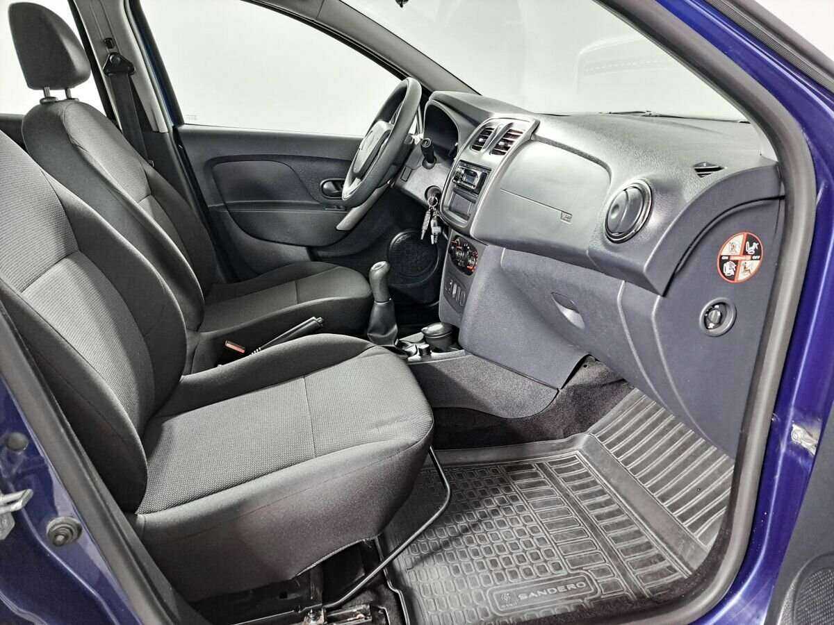 Renault Sandero с пробегом — 2015 год. Фото: #8