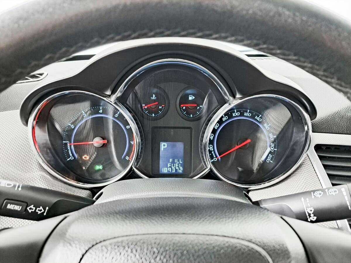 Chevrolet Cruze с пробегом — 2012 год. Фото: #10