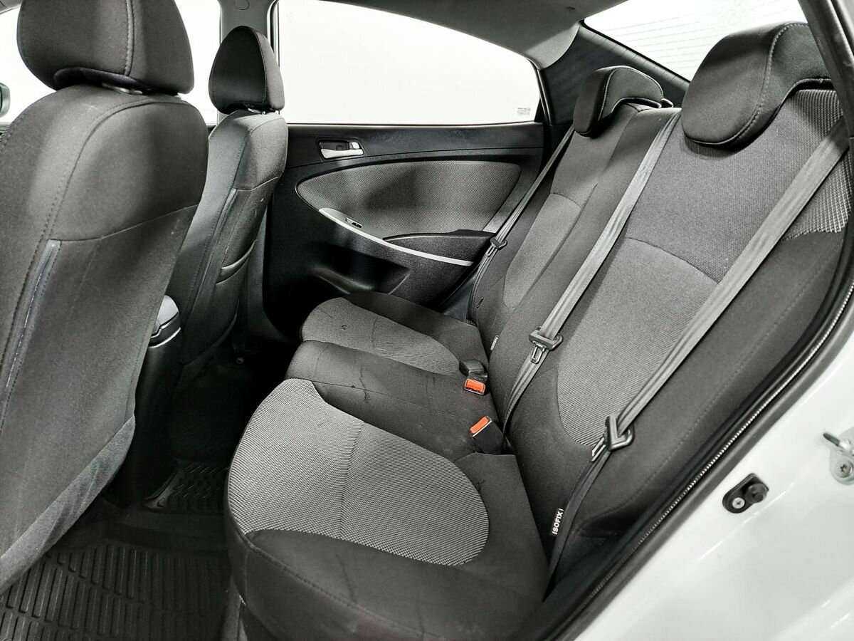 Hyundai Solaris с пробегом — 2013 год. Фото: #9