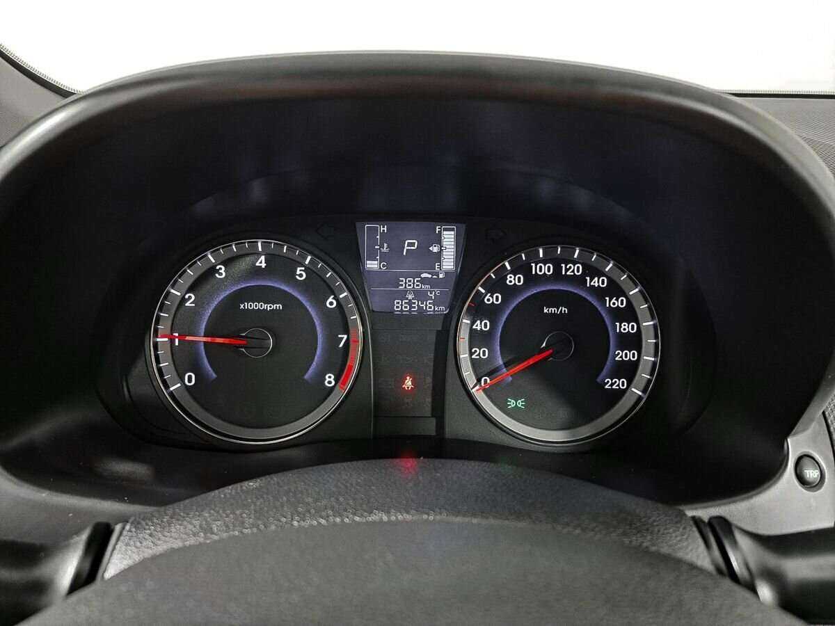 Hyundai Solaris с пробегом — 2015 год. Фото: #8