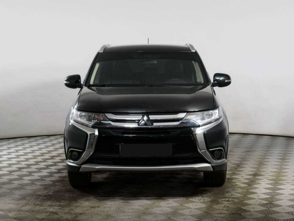 Mitsubishi Outlander с пробегом — 2016 год. Фото: #1