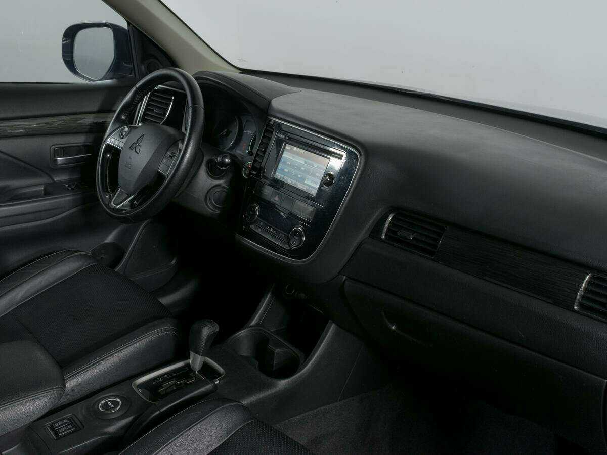 Mitsubishi Outlander с пробегом — 2016 год. Фото: #6
