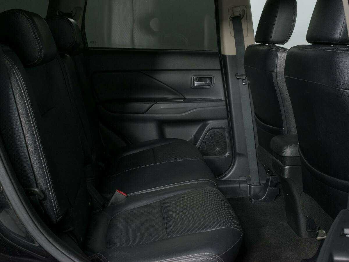 Mitsubishi Outlander с пробегом — 2016 год. Фото: #8