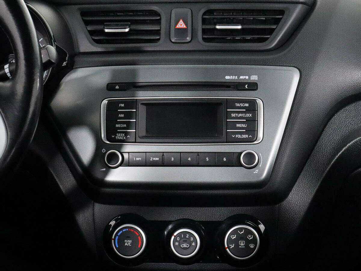Kia Rio с пробегом — 2015 год. Фото: #11